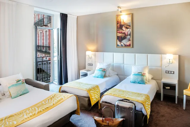 غرفة عائلية بسرير مزدوج مع أريكة، Grand Hotel Gallia And Londres 1/3