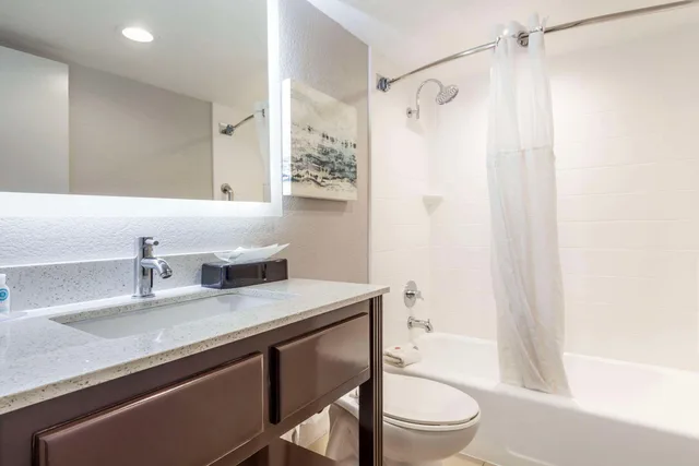 غرفة بسرير كينج، Comfort Inn Dallas North Love Field Airport, TX 3/3