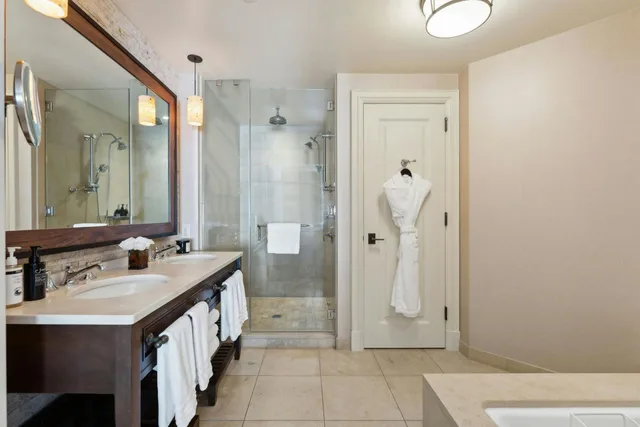 1 Bedroom, Astor, Suite, King Bed, with View, Corner، The St. Regis Deer Valley 3/5