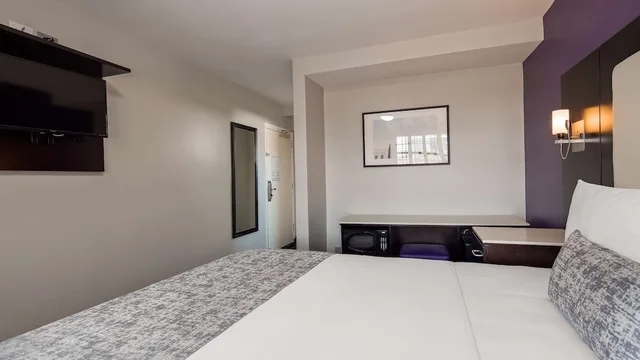 غرفة قياسية بسرير كينج، Surestay Hotel By Best Western Beverly Hills West 1/10