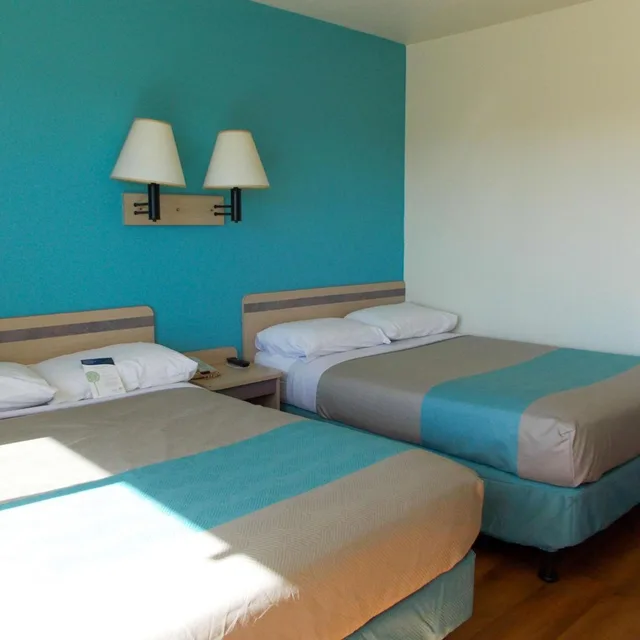 Deluxe, Quadruple, Motel6 Green River, UT 6/10