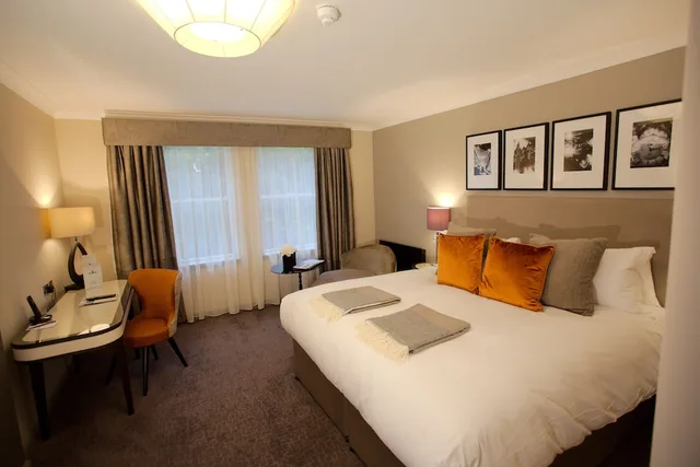 غرفة بريفيليج بسرير كينج، Ardoe House Hotel and Spa 1/6