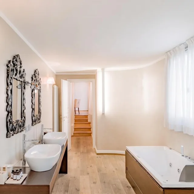 Deluxe, Town House 33 7/8