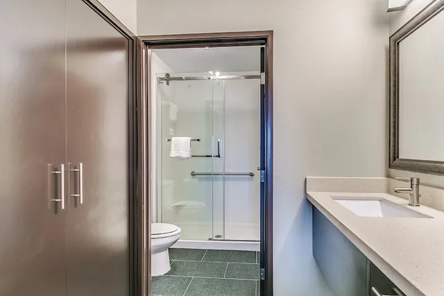 جناح بسرير كينج بغرفة نوم واحدة بمطبخ، STAYBRIDGE SUITES LUBBOCK SOUTH 3/7