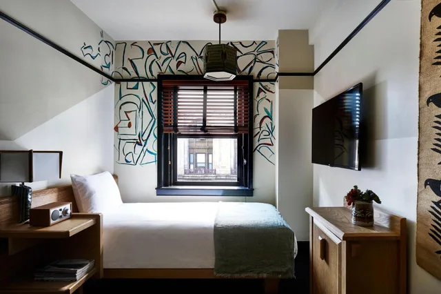 Room, Single, Freehand New York 1/4