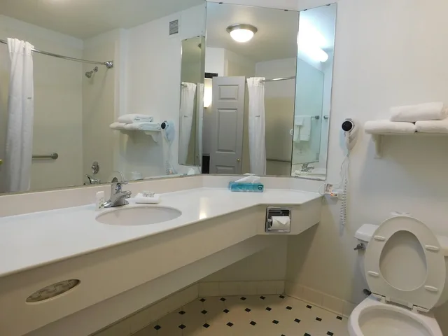 غرفة سوبيريور بسريرين كوين، La Quinta Inn Suites Winston Salem 5/5