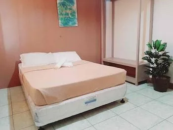 غرفة قياسية بسرير كوين بإطلالة على البحر، Panglao Grande Resort 1/1