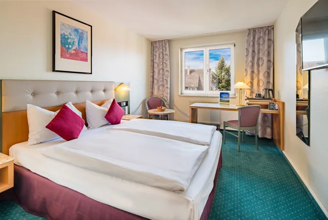 غرفة كومفورت كبيرة بسرير كوين، Plaza Hotel Blankenburg Ditzingen Sure Hotel Collection 1/10