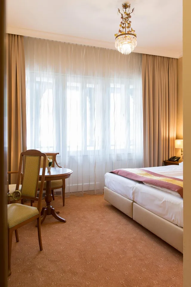 غرفة بسرير مزدوج بشرفة، SACHER BADEN 6/7