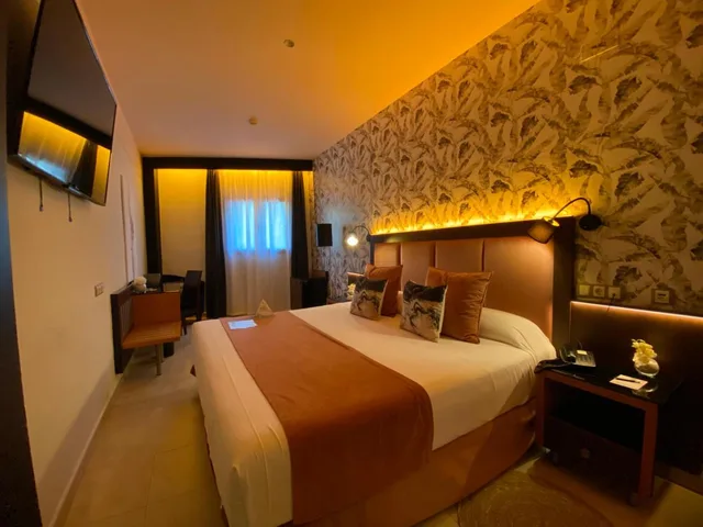 غرفة بسرير كينج، On Hotels Aleta Room 3/5