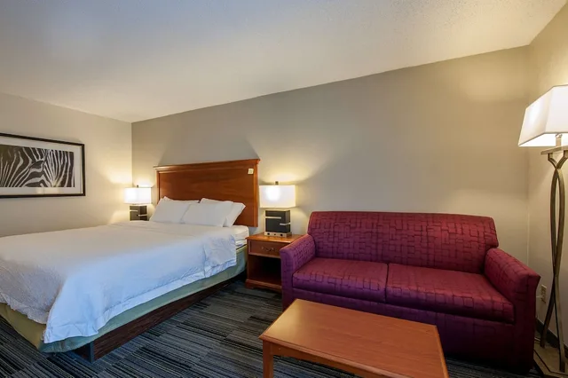 غرفة بسرير كينج مع أريكة، Hampton Inn By Hilton Bowling Green 2/4