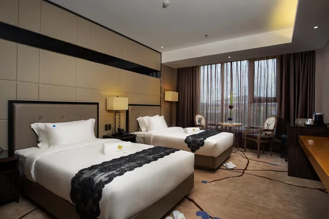 Deluxe, Twin Beds, Lotus Blu Hotel 1/2