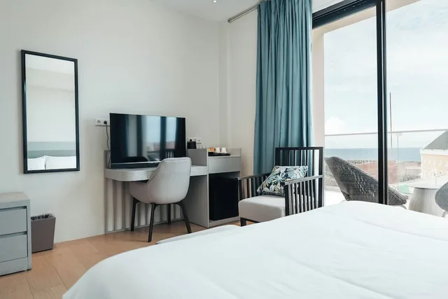 جناح استوديو ديلوكس بسرير كينج بإطلالة على البحر بشرفة، Elements Hotel & Shops 5/7