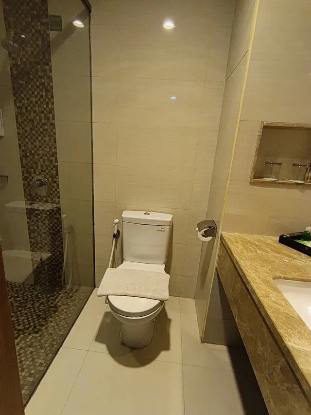 غرفة ديلوكس بسرير كينج بإطلالة على البحر، Hotel On The Rock 5/5