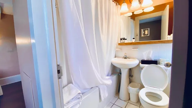 Room, King Bed, The Shawnee Inn And Golf Resort 7/9
