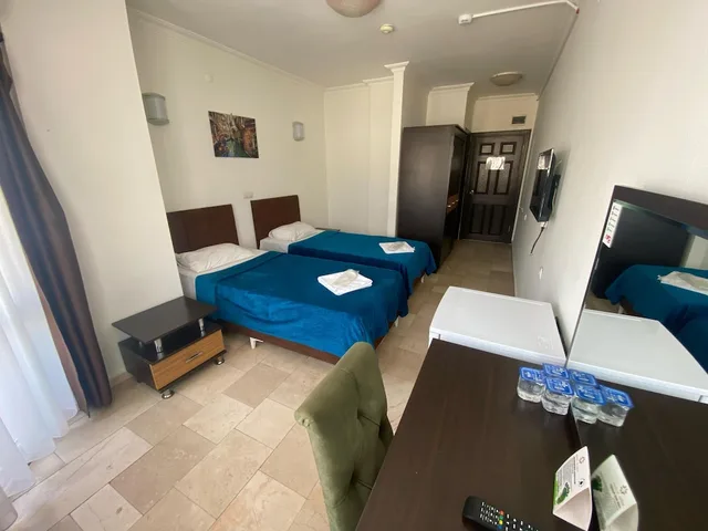غرفة بسريرين منفصلين بإطلالة على المدينة بشرفة، Hotel Alanya 2/3