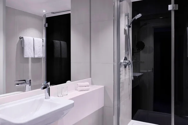 غرفة ديلوكس بسرير مزدوج، Sheraton Heathrow Hotel 4/4