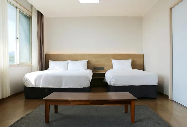 غرفة عائلية رباعية، Bloom Hotel 1/2