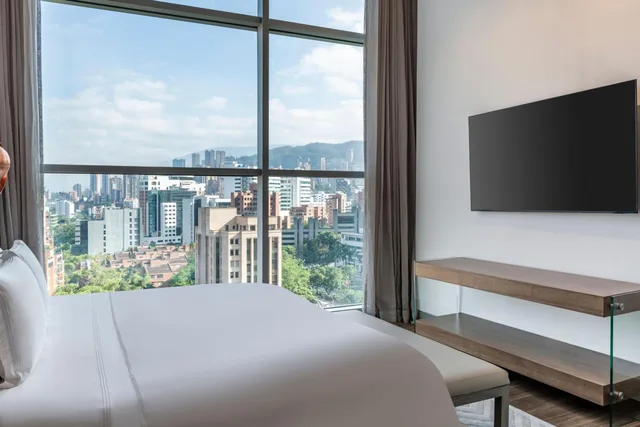 جناح رئاسي بسرير كينج مع دخول الصالة، Medellin Marriott Hotel 2/9