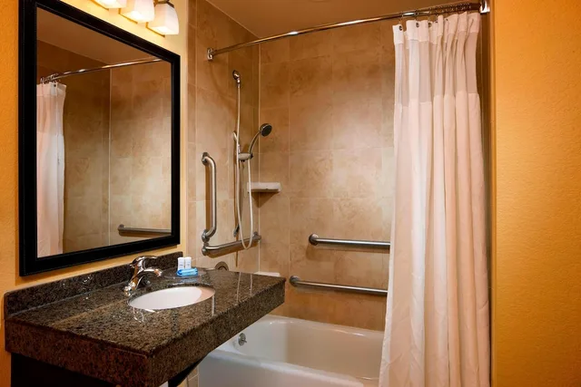 جناح بسرير كينج مع أريكة، Fairfield Inn Suites Houston Intercontinental Airport 1/3