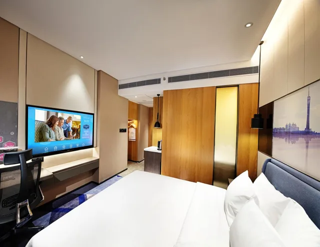 غرفة كومفورت بسرير كينج، Hampton by Hilton Guangzhou Tianhe Sports Center 1/8