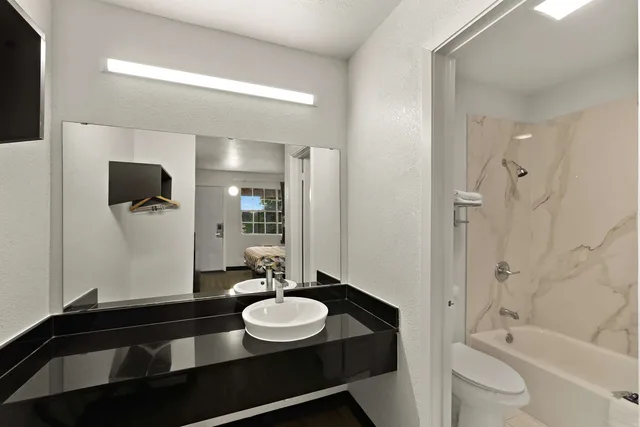 غرفة بسرير كوين للمدخنين، Knights Inn Belton 3/3