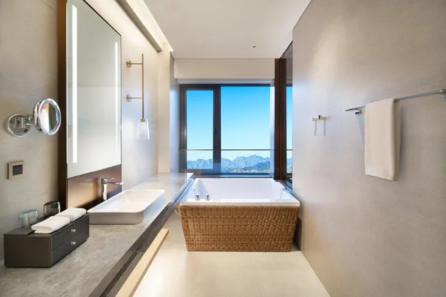 Hot Springs, Premium, King Bed، Crowne Plaza Zunhua Hot Spring Town 3/5