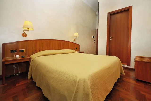 Standard Twin, Hotel Corot 6/10