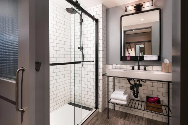غرفة كبيرة بسرير كينج، Moxy Seattle Downtown 5/5