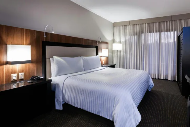 Deluxe, King Bed, Sao Paulo Airport Marriott Hotel 7/10