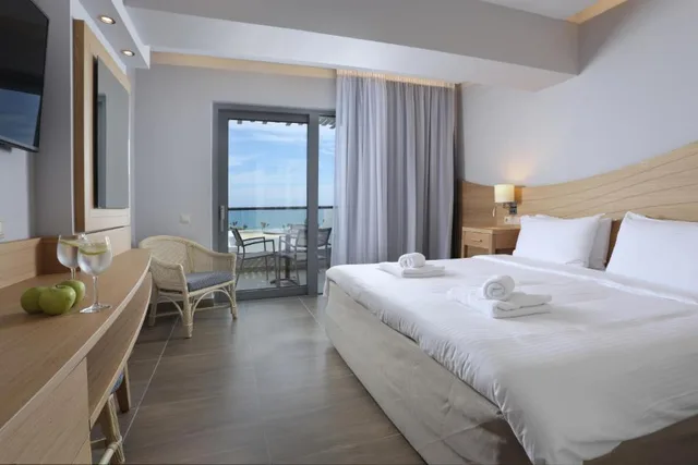 غرفة عائلية بإطلالة على البحر، Lyttos Beach Hotel 1/3