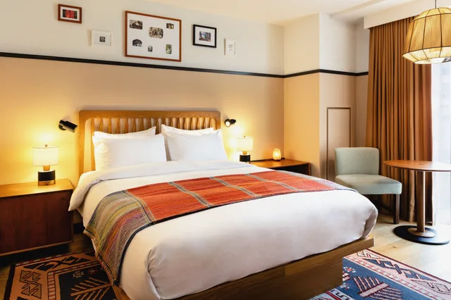 Study, Queen Bed, Accessible، Eaton Dc 4/5