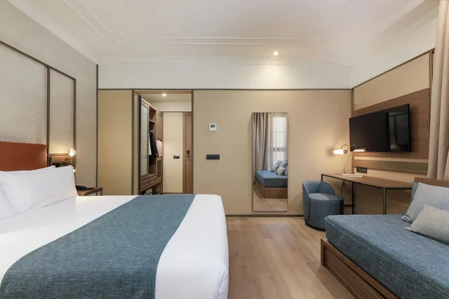 Interior, Triple, Queen Bed, Sofa, Medinaceli Hotel 2/5