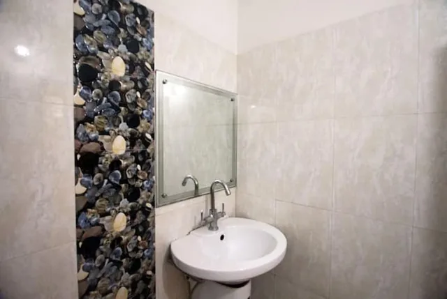 غرفة قياسية بسرير كينج بحمام خاص، Hotel Traditional Inn 3/4