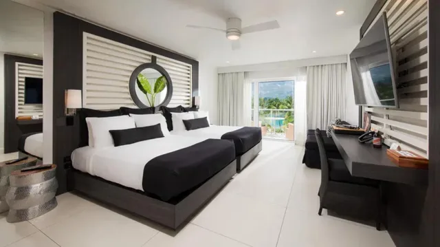 جناح جونيور بإطلالة على البحر، S Hotel Montego Bay 1/3
