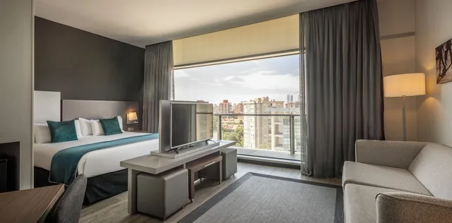 غرفة سوبيريور بسرير مزدوج بشرفة، Hotel Ilunion Atrium 8/10