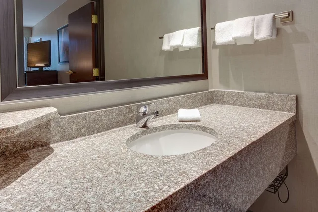 غرفة ديلوكس بسرير كينج، Drury Inn and Suites Louisville East 3/3