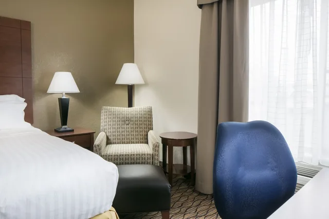 غرفة قياسية بسرير كينج، Holiday Inn Express Hotel Suites Clinton 5/8