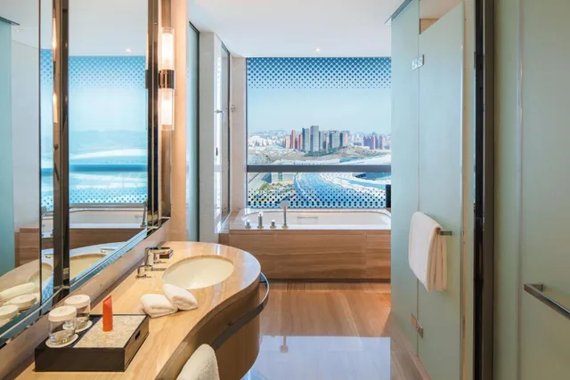 غرفة بريميوم، CROWNE PLAZA DALIAN SPORTS CENTER 2/2