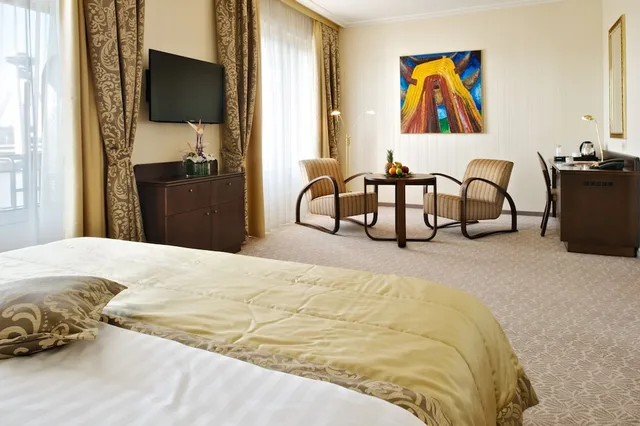 غرفة تنفيذية بسرير كينج بشرفة، Devin Hotel 2/7