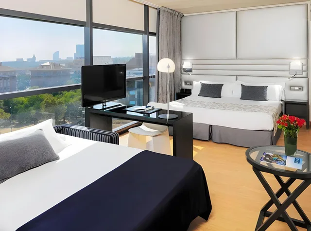 جناح جونيور بريفيليج بسرير كينج وسريرين منفصلين، H10 Marina Barcelona 1/1