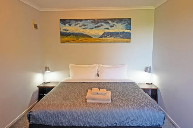 Comfort, Suite, King Bed, Mountain View, Kaikoura Motor Inn 1/5