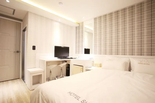 Standard, Double Bed, Shine Hotel 7/10