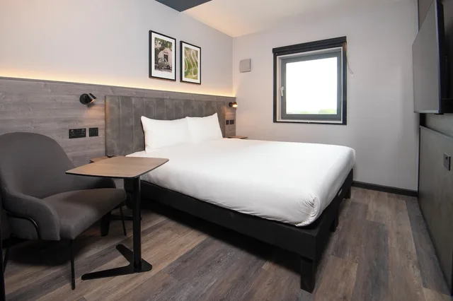 غرفة قياسية بسريرين منفصلين، Ibis Styles London Gatwick Airport 4/9