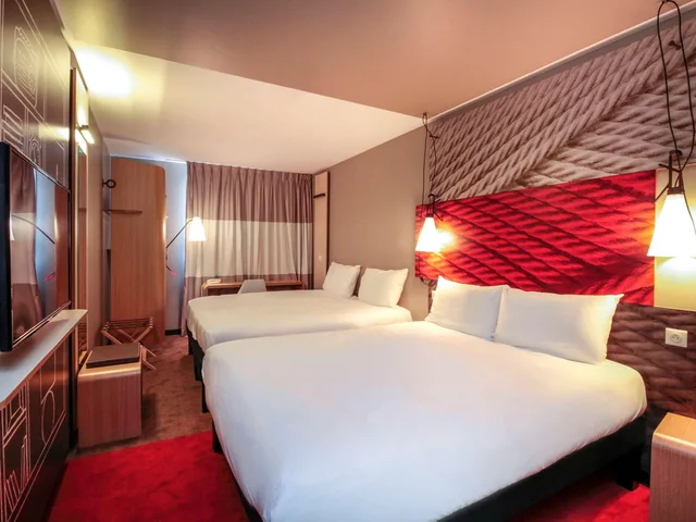 Room, Quadruple, Double and Twin or 4 Bunk Beds، Ibis Cahors 1/3
