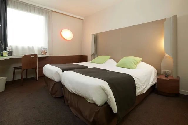 غرفة قياسية بسرير مزدوج وسرير فردي، Hotel Campanile Nantes Centre Saint Jacques 5/10