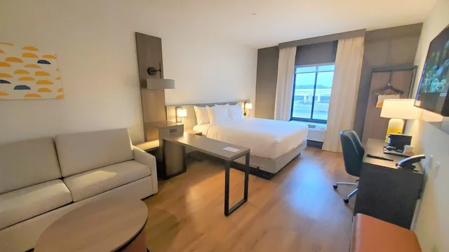 جناح بسرير كينج مع أريكة، Comfort Inn & Suites Panama City Beach - Pier Park Area 1/5