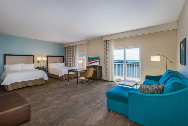 استوديو بسريرين كوين بإطلالة على الشاطئ مع أريكة لذوي الإعاقة، Hampton Inn and Suites by Hilton Clearwater Beach 4/10