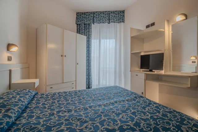 غرفة ثلاثية بإطلالة جزئية على البحر، Hotel 2000 5/7