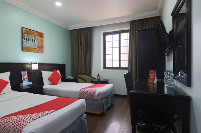 Standard, King Bed, Queen Bed, Eureka Hotel 2/5